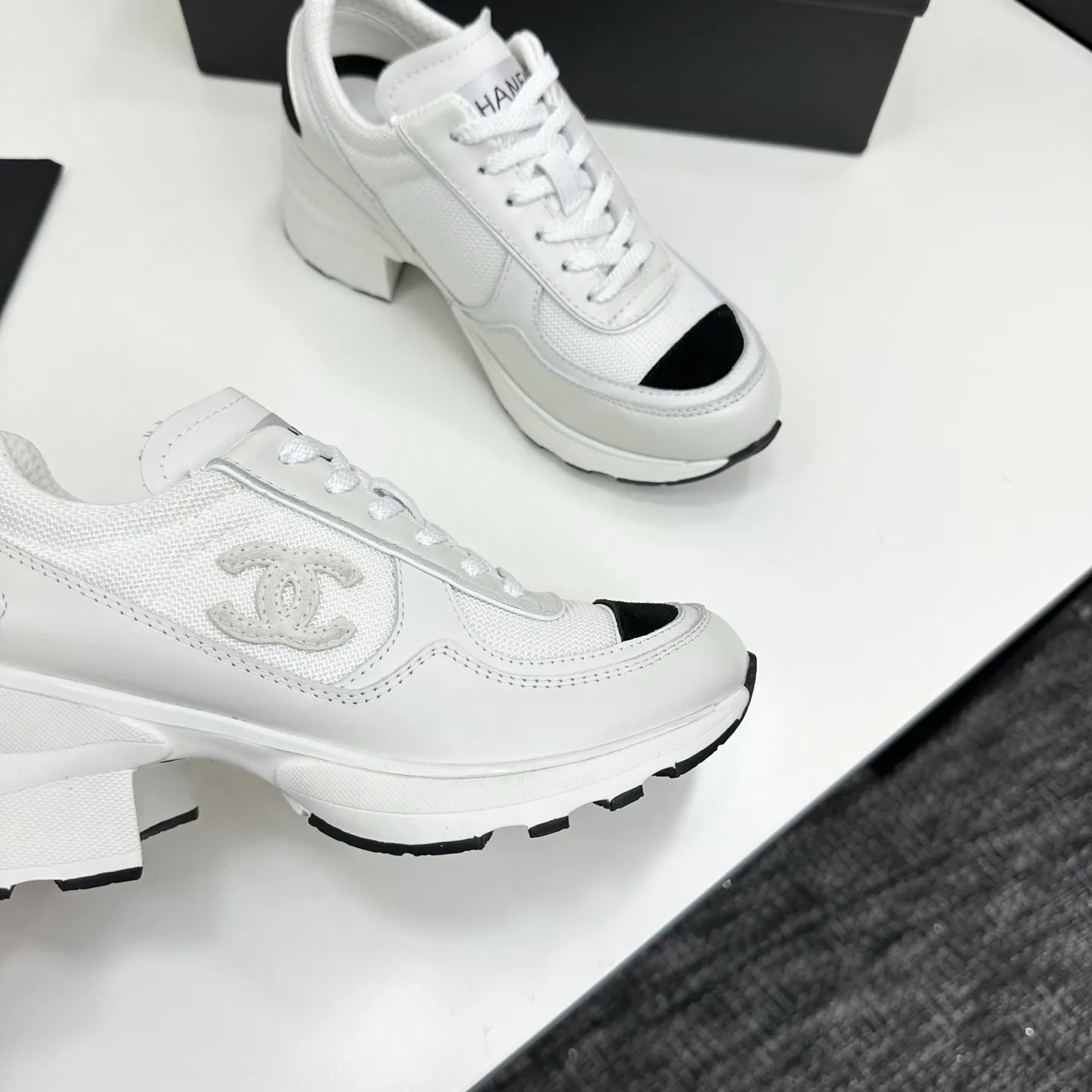 👟👟Ex-factory price 640👟👟Chanel Panda Shoes! 2025 counter's top casual sports shoes. This classic design; the upper is electro-embroidered with a variety of techniques; the outsole is fashionable and sporty; the unusual inclusion of a variety of color matching elements... The diversified mix and match is very good-looking and versatile, and can be used for leisure, fashion, sports, and outdoor... ꫛꫀꪝ Go➫ Materials: ❶Upper made of: original imported first-layer silk cowhide + original waterproof cloth + original first-layer cowhide ❷Inner lining: Original Yangli+wang ❸ Outsole based on: Original TPU combination outsole Counter boutique packaging complete set for women 35–41